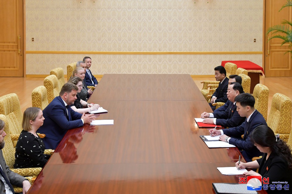 Vice-chairman of Standing Committee of DPRK SPA Meets Russian Delegation