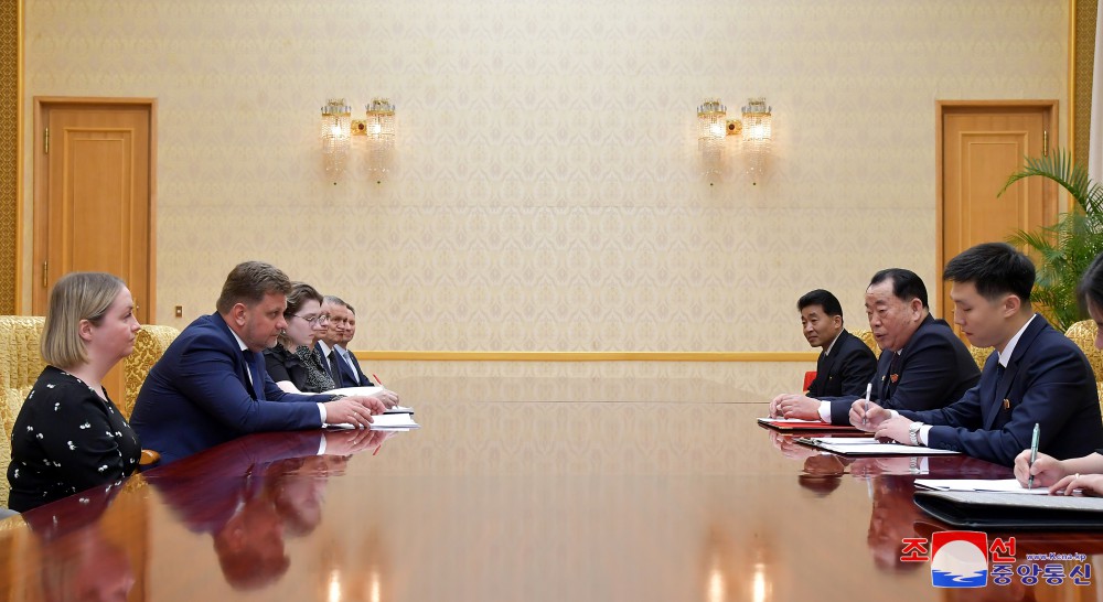 Vice-chairman of Standing Committee of DPRK SPA Meets Russian Delegation