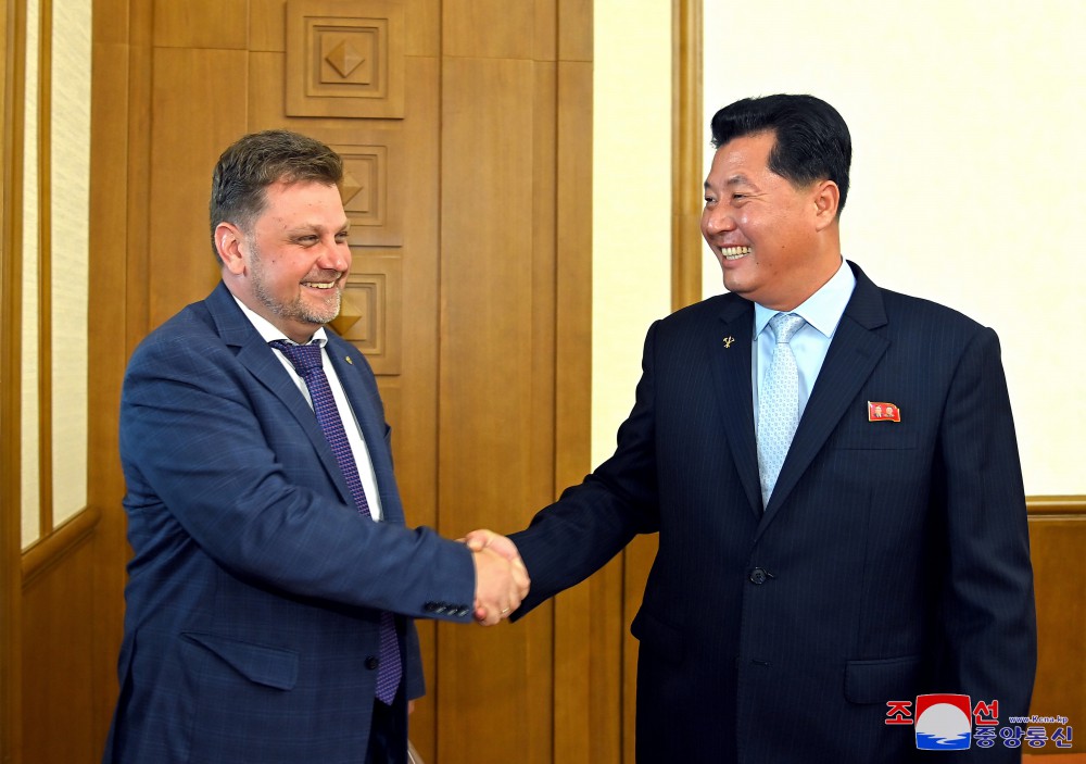 Vice-chairman of Standing Committee of DPRK SPA Meets Russian Delegation