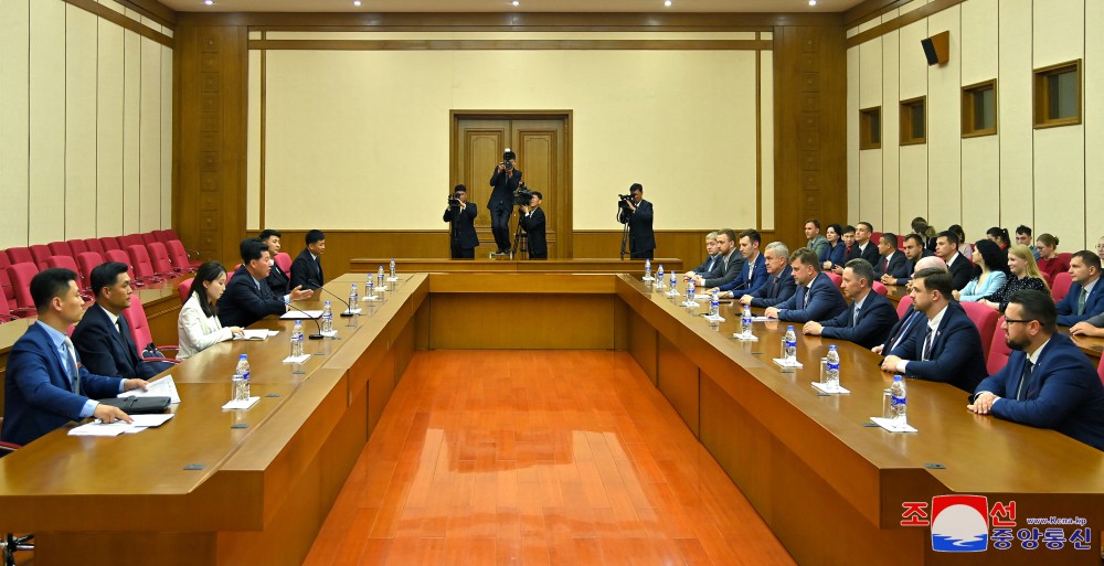 Vice-chairman of Standing Committee of DPRK SPA Meets Russian Delegation