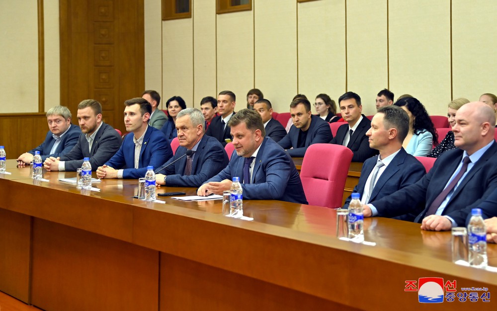 Vice-chairman of Standing Committee of DPRK SPA Meets Russian Delegation