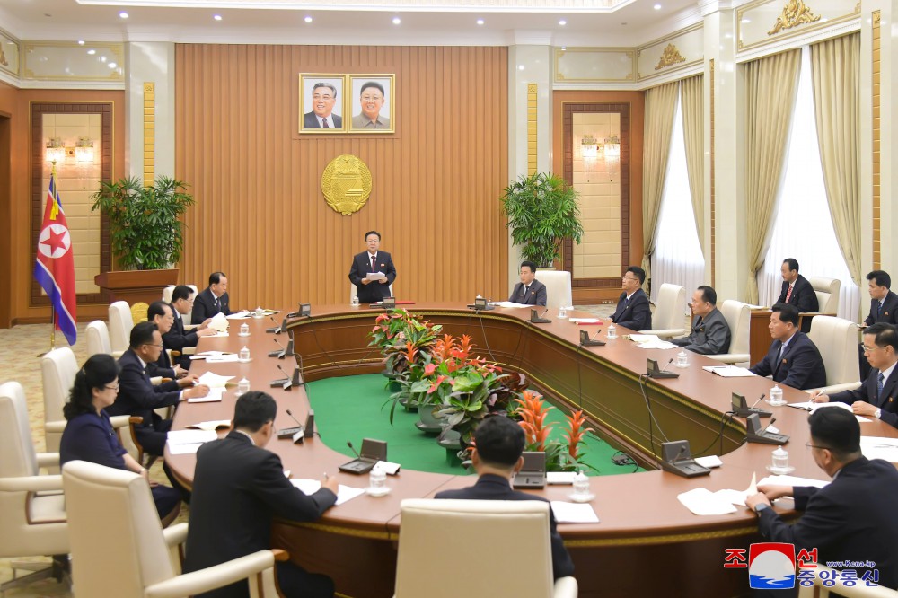 조선민주주의인민공화국 최고인민회의 상임위원회 제14기 제31차전원회의 진행