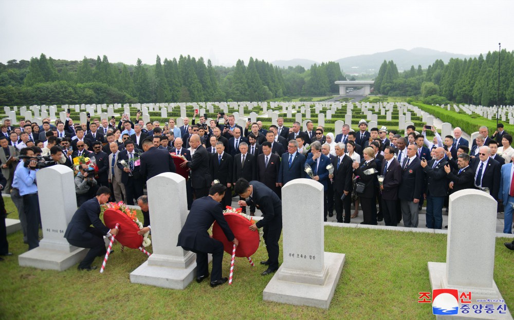 Memorial Service for Choe Hong Hui Held