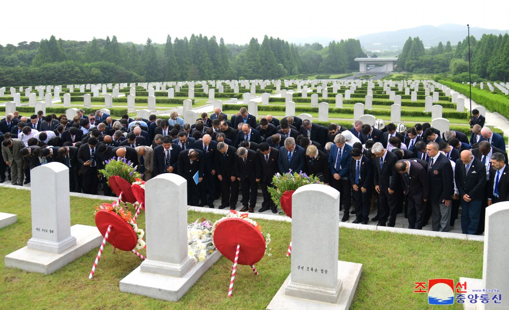 Memorial Service for Choe Hong Hui Held