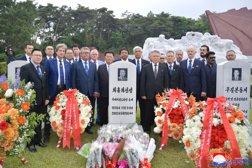 Memorial Service for Choe Hong Hui Held