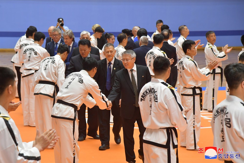 Memorial Service for Choe Hong Hui Held