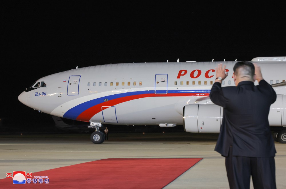 俄联邦总统结束国事访问，离开平壤