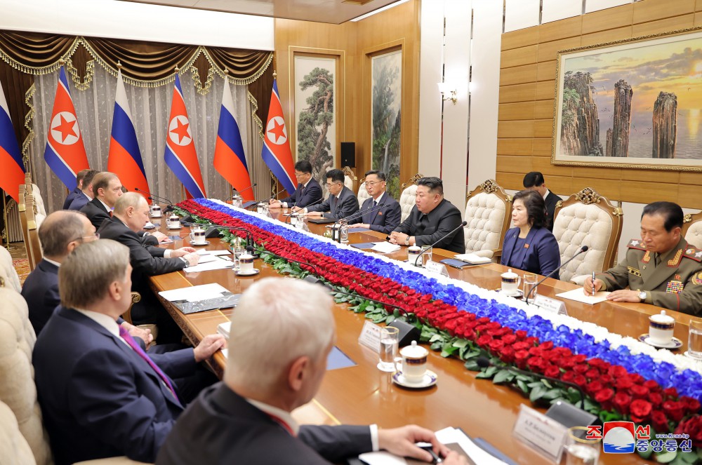 ﻿Уважаемый товарищ Ким Чен Ын провел переговоры с Президентом РФ товарищем Владимиром Владимировичем Путиным