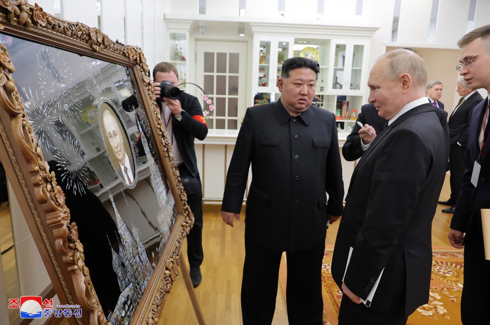 Respected Comrade Kim Jong Un Has Talks with President Vladimir Vladimirovich Putin
