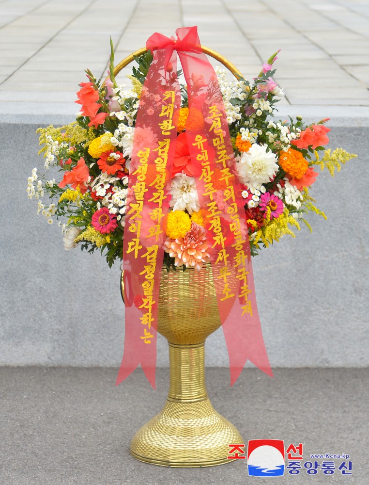 Floral Tribute Paid to Great Leaders of DPRK