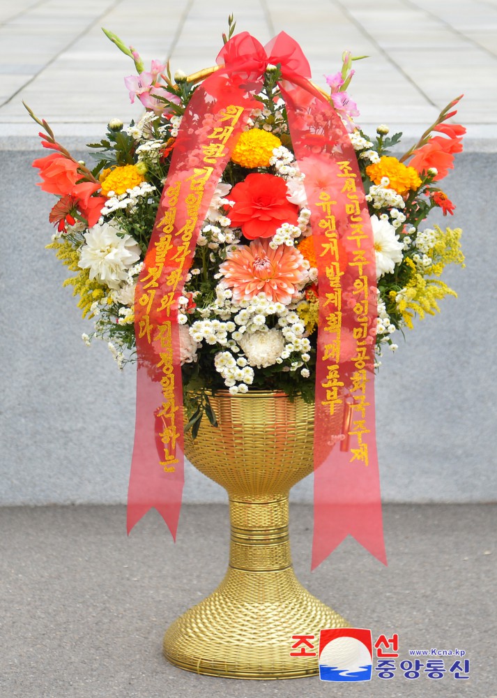 Floral Tribute Paid to Great Leaders of DPRK