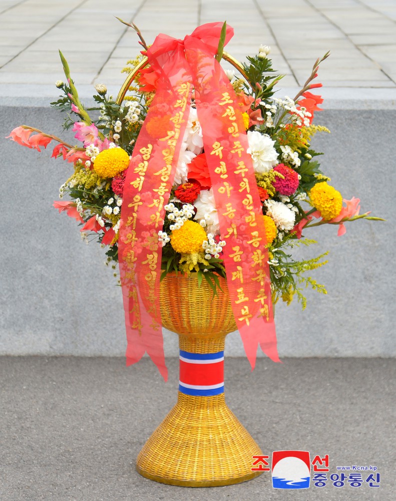 Floral Tribute Paid to Great Leaders of DPRK