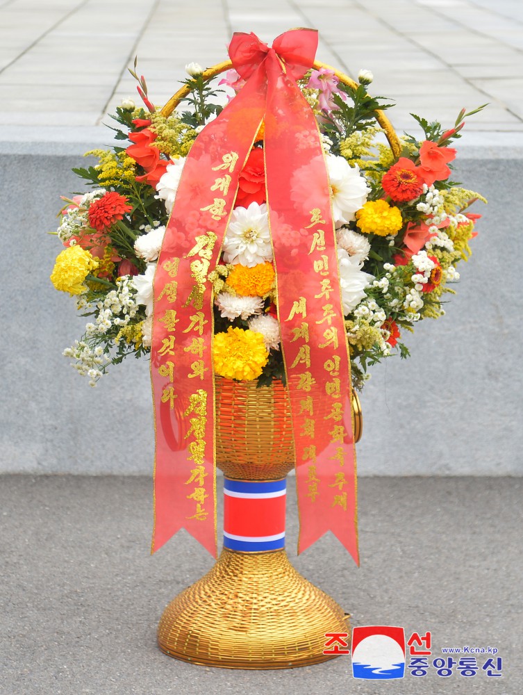 Floral Tribute Paid to Great Leaders of DPRK