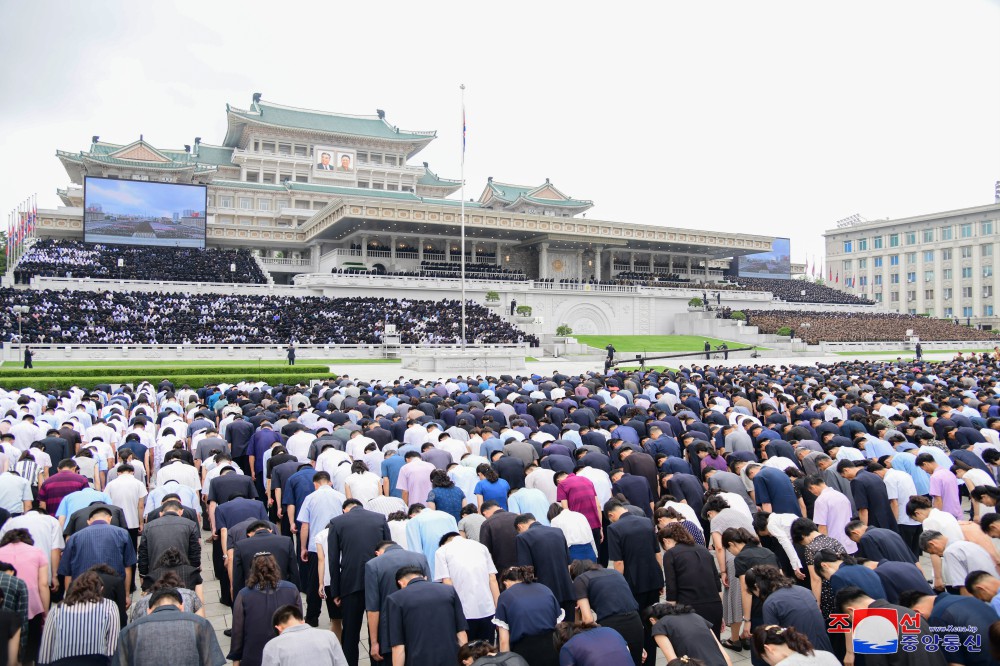 伟大领袖金日成同志逝世３０周年中央追悼大会隆重举行