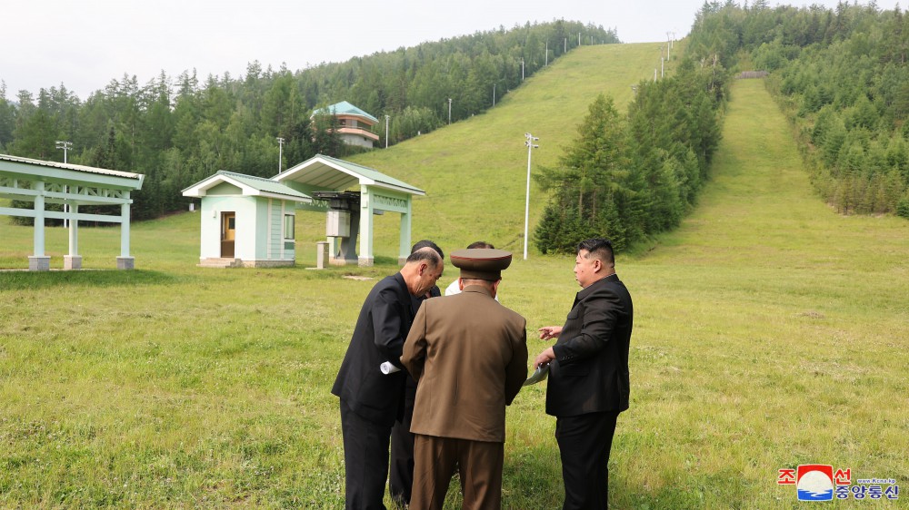 경애하는 김정은동지께서 삼지연시건설사업을 현지에서 지도하시였다