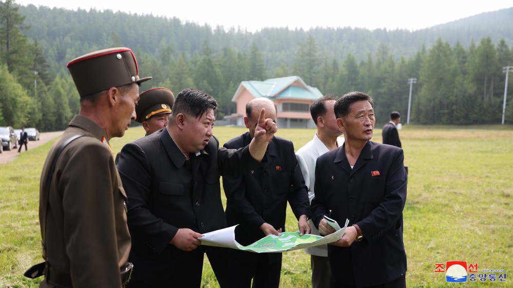 경애하는 김정은동지께서 삼지연시건설사업을 현지에서 지도하시였다