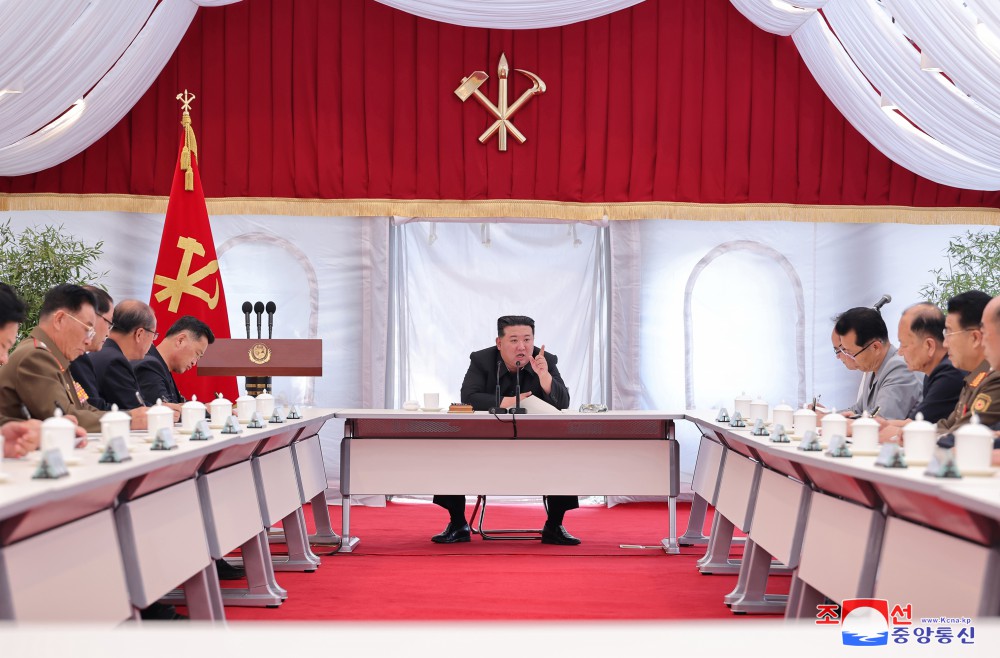 Estimado compañero Kim Jong Un dirige la preparación de construcción de la Empresa de Maricultura de la ciudad de Sinpho