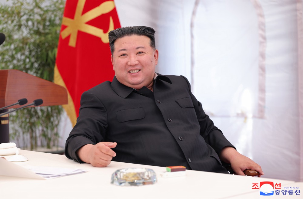 敬爱的金正恩同志亲临现场指导新浦市浅海养殖事业所建设筹备工作