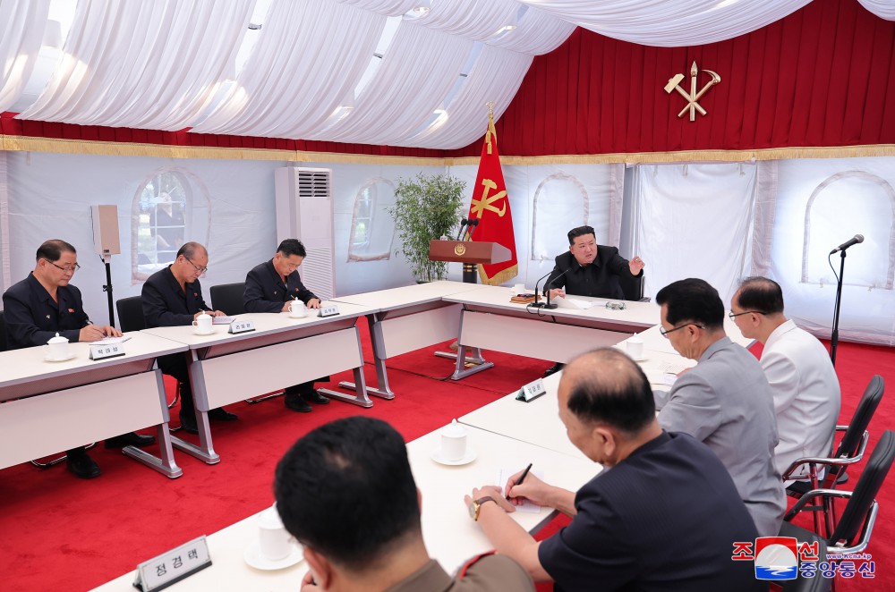 Estimado compañero Kim Jong Un dirige la preparación de construcción de la Empresa de Maricultura de la ciudad de Sinpho