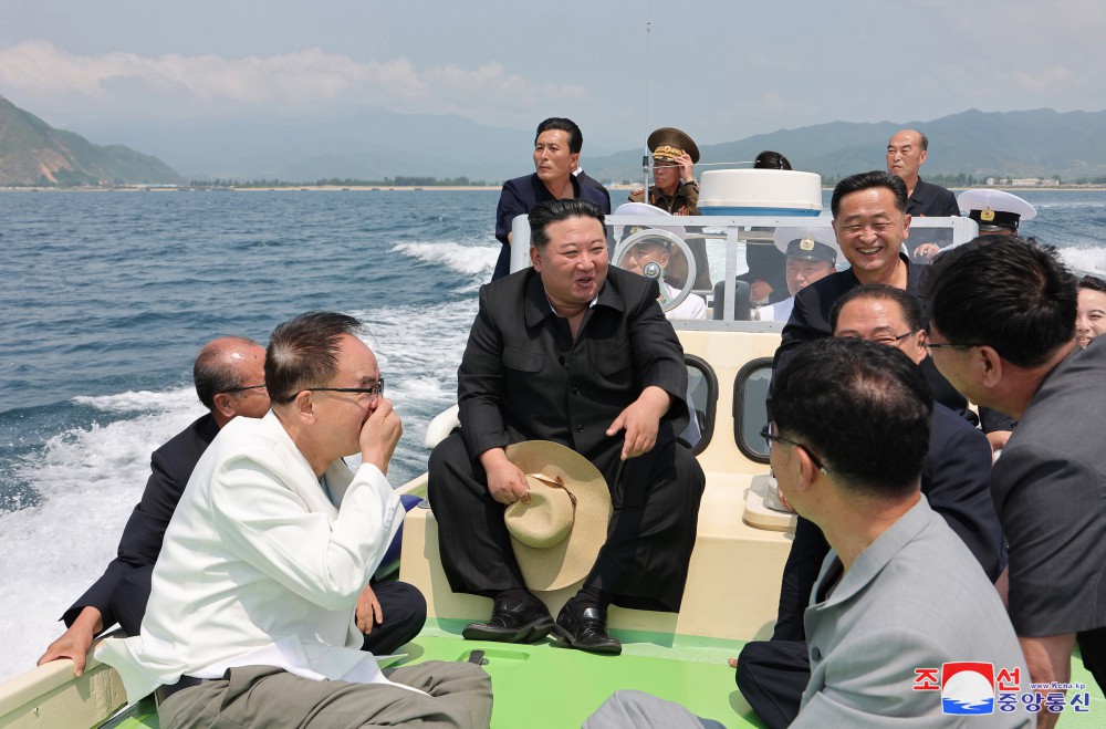 경애하는 김정은동지께서 신포시바다가양식사업소 건설준비사업을 현지에서 지도하시였다