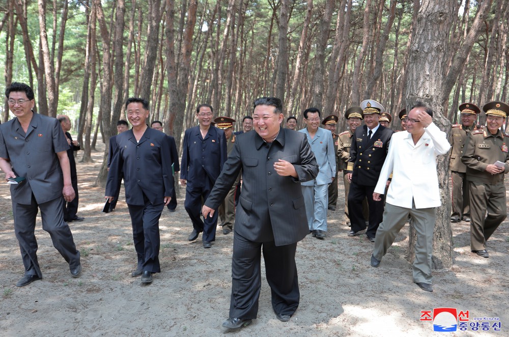 경애하는 김정은동지께서 신포시바다가양식사업소 건설준비사업을 현지에서 지도하시였다