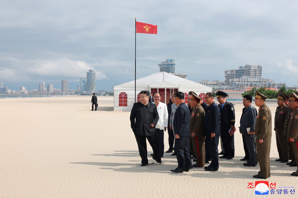 敬爱的金正恩同志亲临现场指导元山葛麻海岸旅游区建设工作