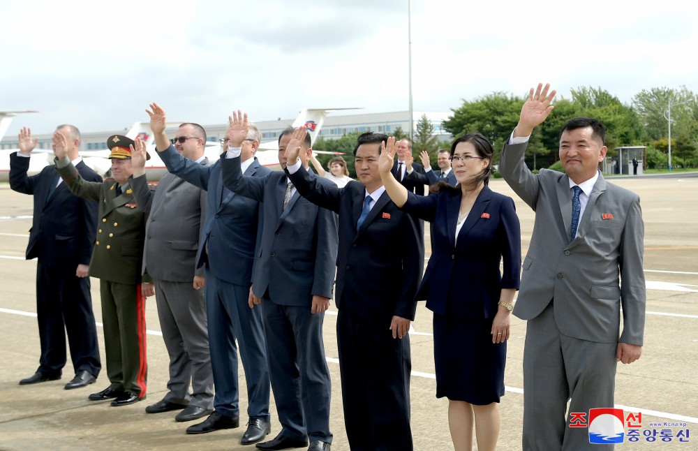 로씨야련방 최고검찰소대표단 평양 출발