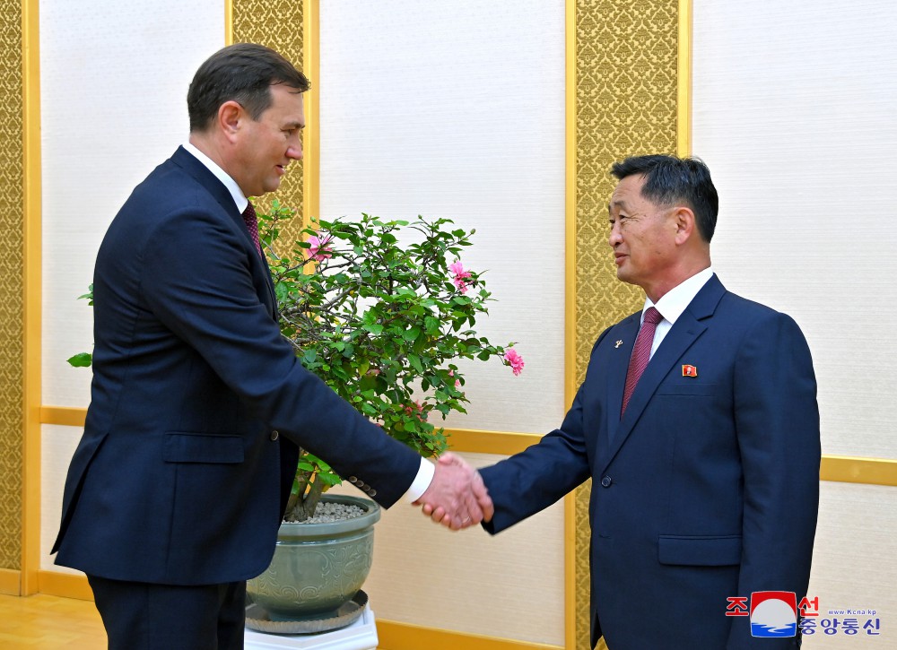 DPRK Premier Kim Tok Hun Meets Belarusian Foreign Minister