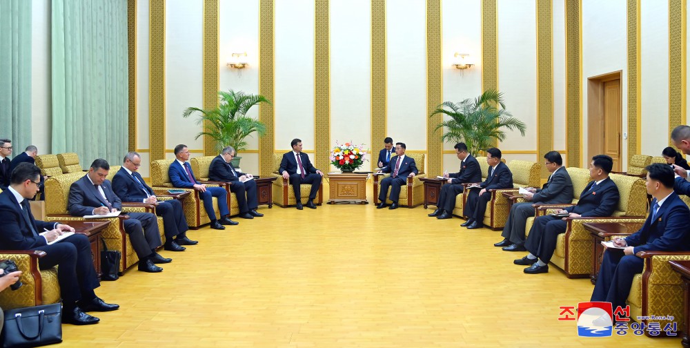 DPRK Premier Kim Tok Hun Meets Belarusian Foreign Minister