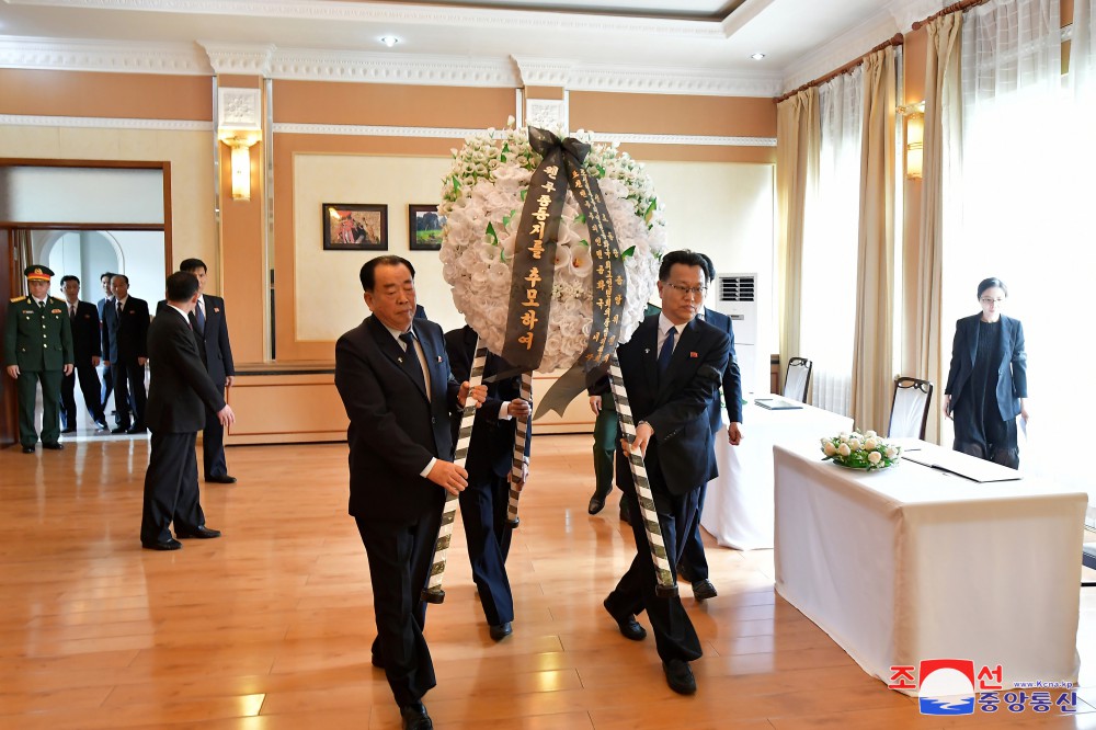 DPRK Officials Pay Condolatory Visit to Vietnamese Embassy Here