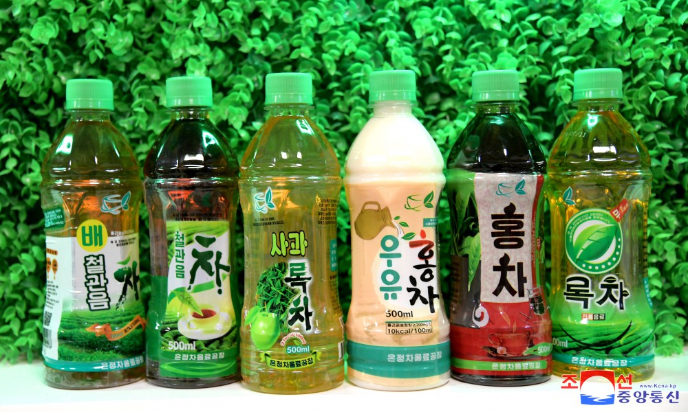 各種の茶飲料製品を生産