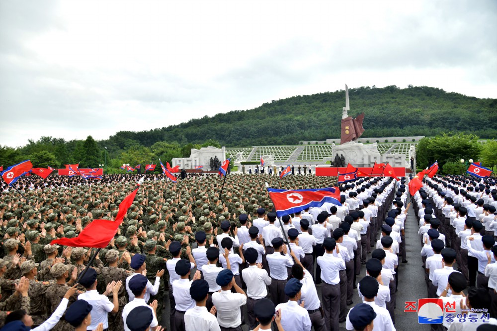 Oath-taking Meeting Held by Young People