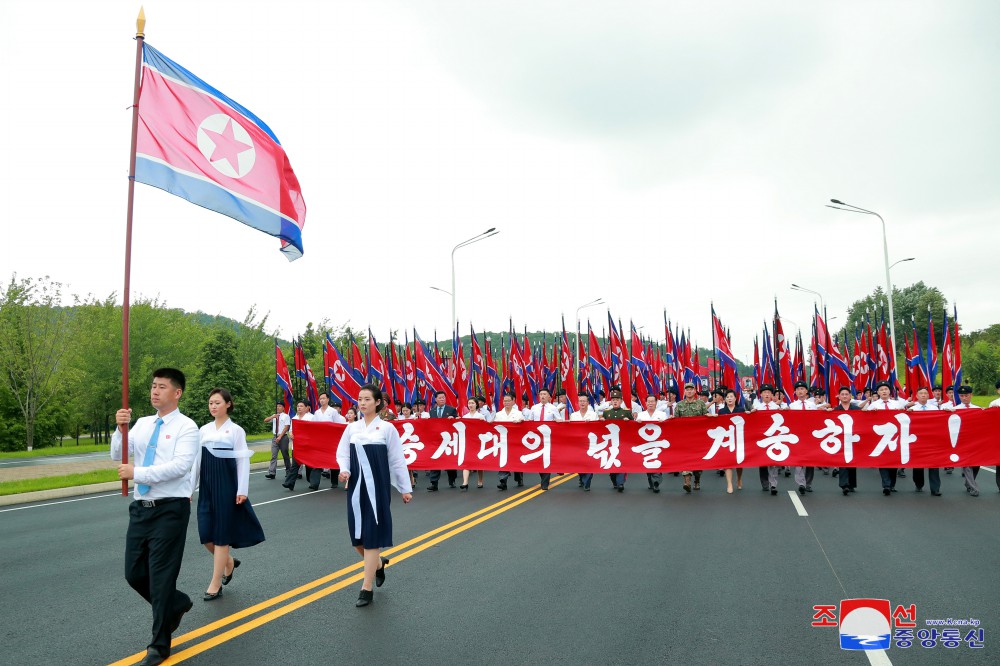 纪念祖国解放战争胜利７１周年青年先锋的继承大行进举行