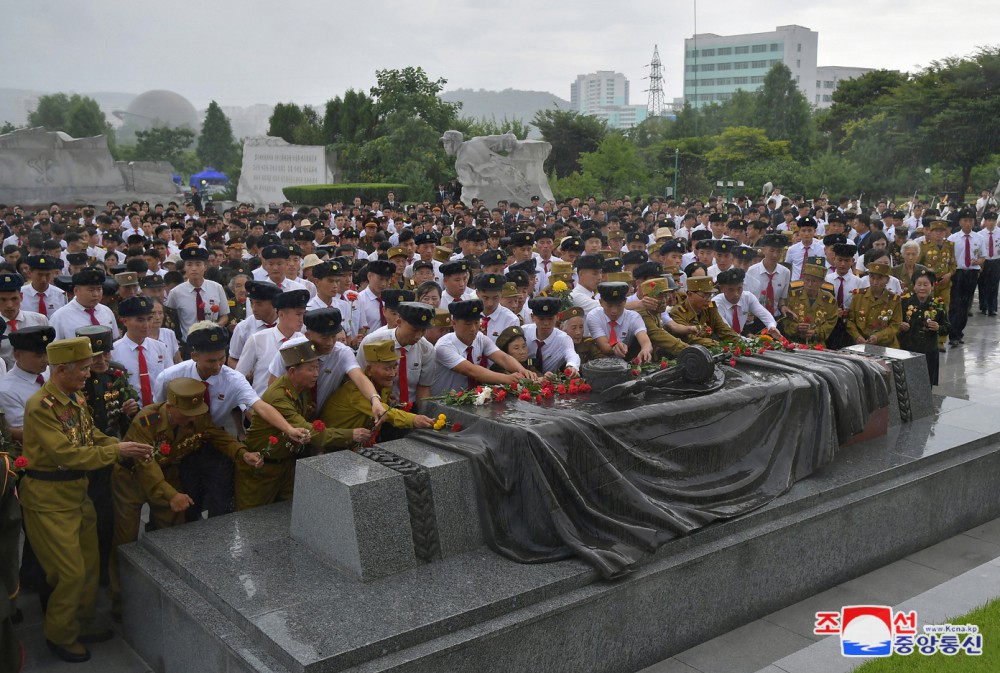 Respected Comrade Kim Jong Un Visits Fatherland Liberation War Martyrs Cemetery