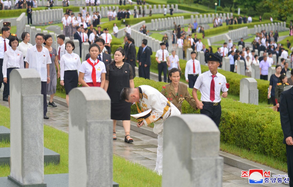 Respected Comrade Kim Jong Un Visits Fatherland Liberation War Martyrs Cemetery