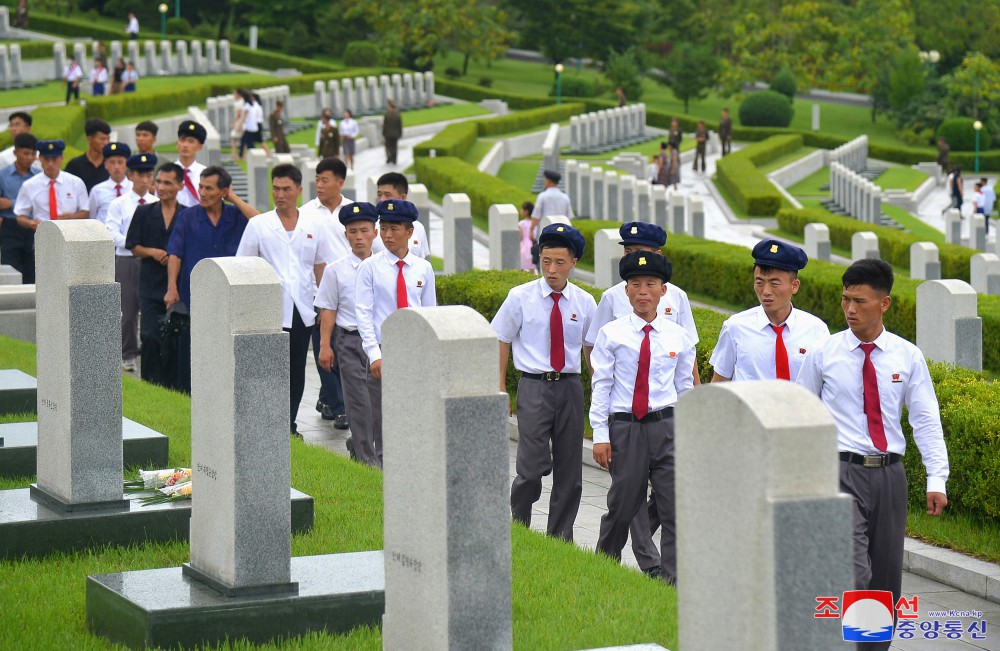 戦勝７１周年を全人民的慶事の日として意義深く祝う