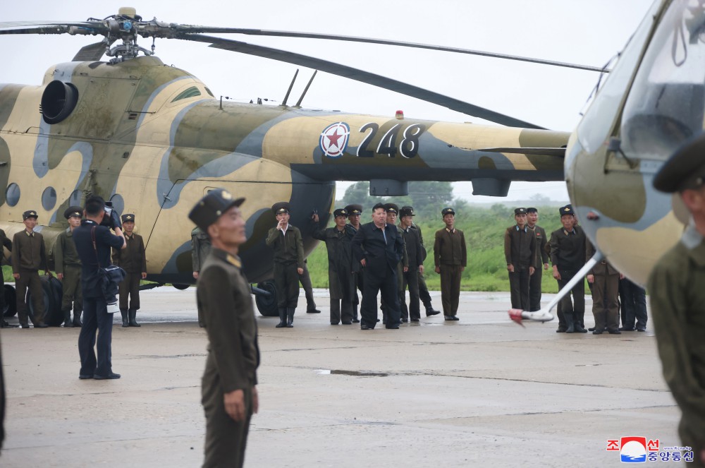 敬爱的金正恩同志视察平安北道新义州市和义州郡洪灾现场