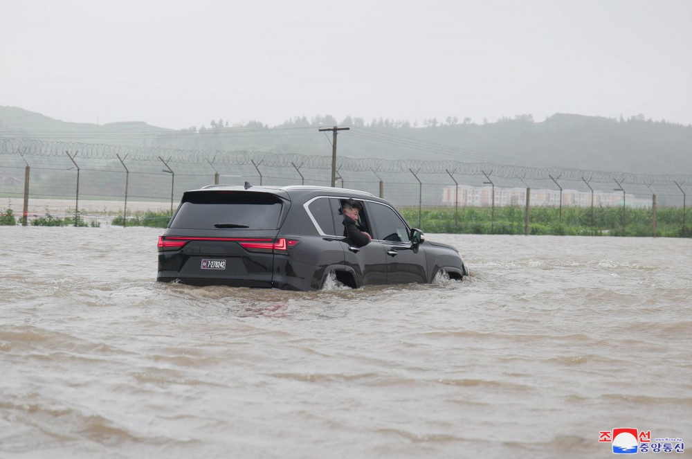 Respected Comrade Kim Jong Un Inspects Flood-hit Areas in City of Sinuiju and Uiju County of North Phyongan Province