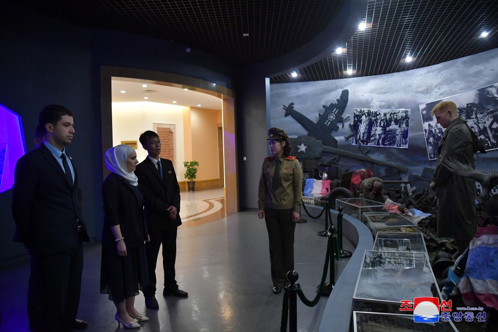 Syrian Embassy Members Visit Victorious Fatherland Liberation War Museum