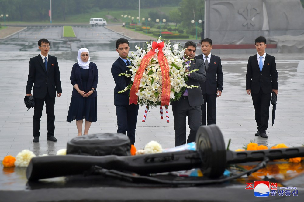 Syrian Embassy Members Visit Victorious Fatherland Liberation War Museum