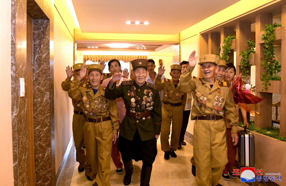 War Veterans Enjoy Themselves at Yangdok Hot Spring Resort