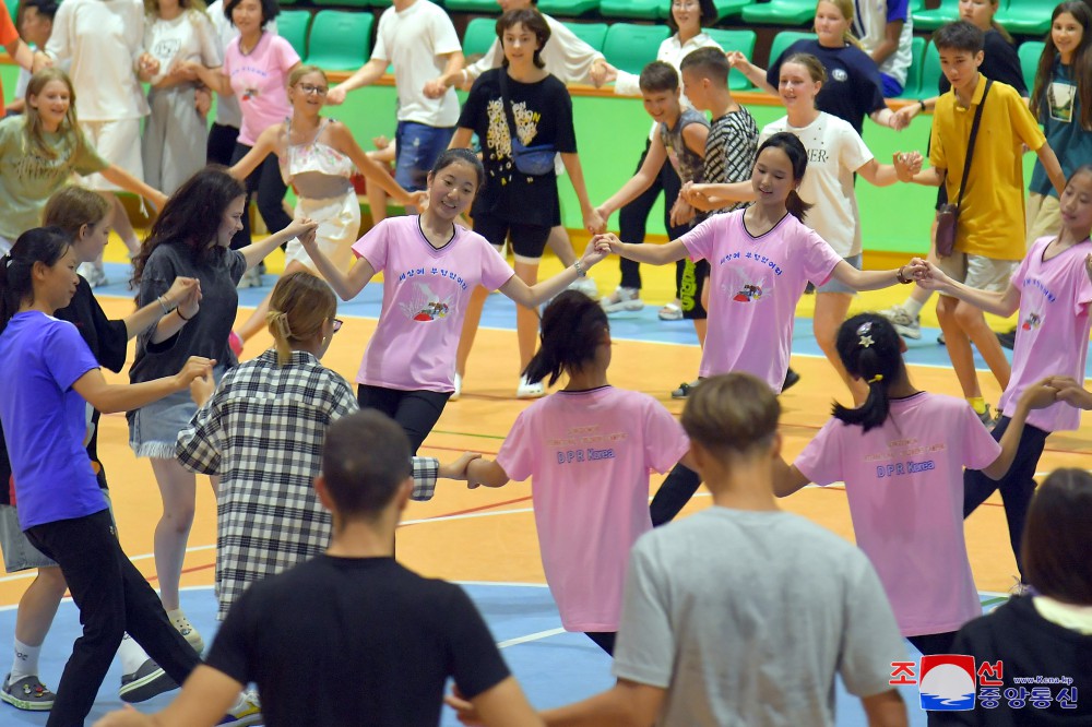 朝ロ少年親善キャンパーの「親善の夕べ」の集い