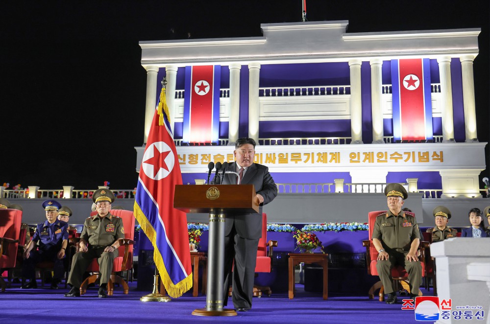 강군현대화위업의 확고한 승세를 과시하는 절대병기들의 출정식