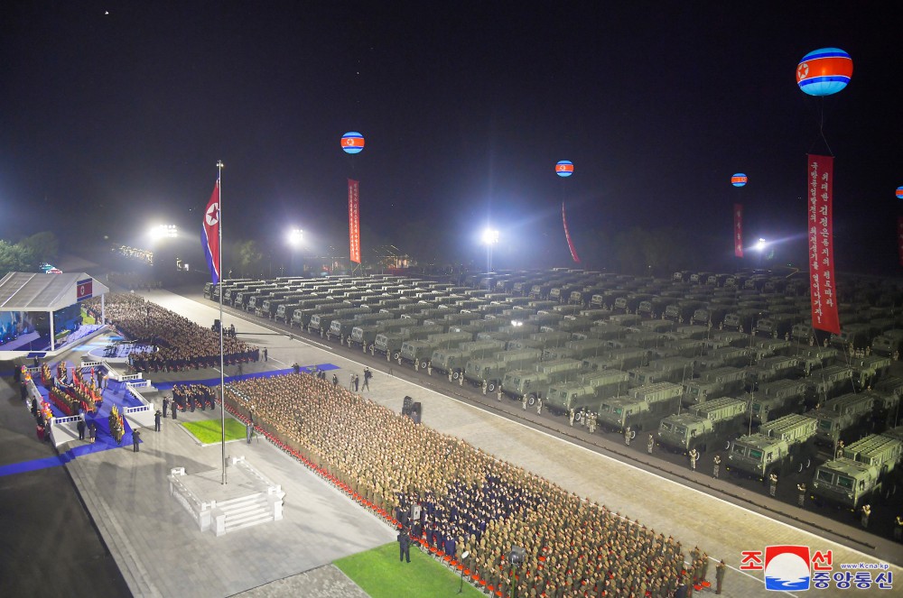 강군현대화위업의 확고한 승세를 과시하는 절대병기들의 출정식