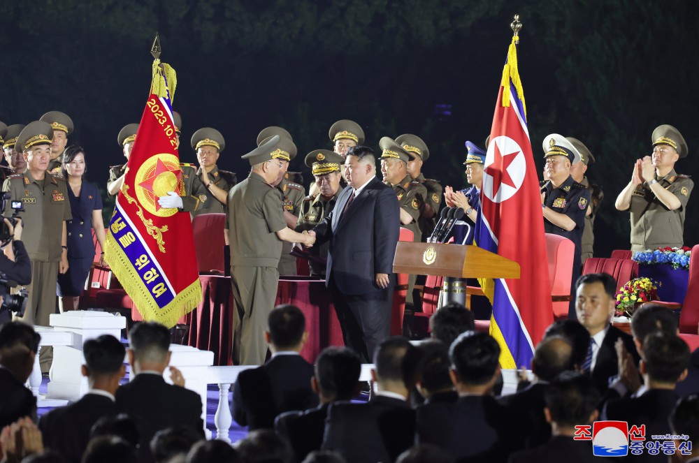 강군현대화위업의 확고한 승세를 과시하는 절대병기들의 출정식