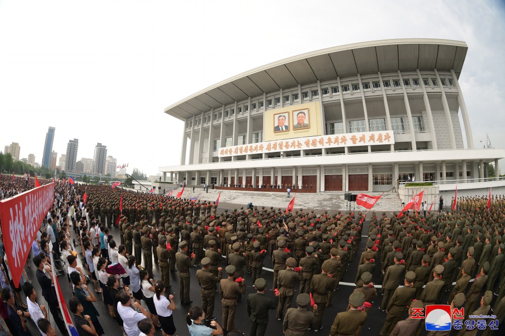 WPK Members Volunteer to Work in Flood-hit Areas