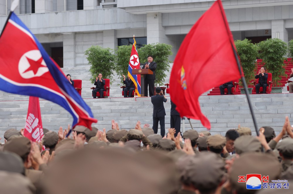 평안북도피해복구전구에 파견되는 백두산영웅청년돌격대 진출식 진행