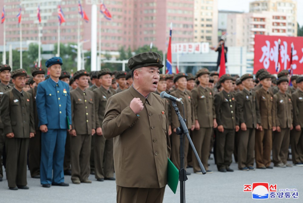 평안북도피해복구전구에 파견되는 백두산영웅청년돌격대 진출식 진행