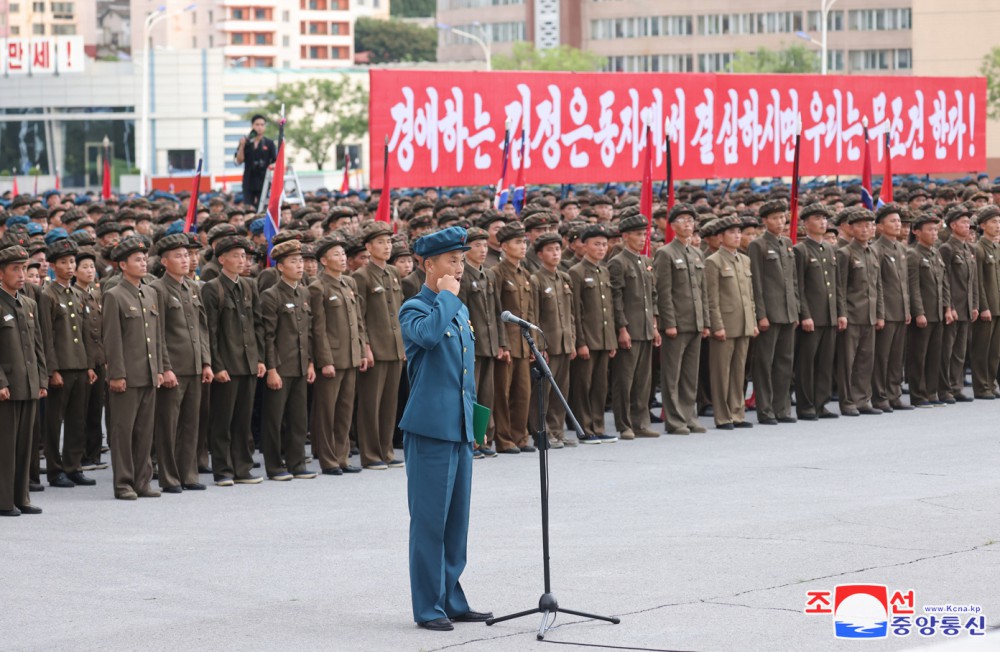 평안북도피해복구전구에 파견되는 백두산영웅청년돌격대 진출식 진행