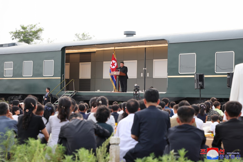 Respected Comrade Kim Jong Un Clarifies in His Speech Stand of Party and Government on Repairing Flood Damage and Consoles Flood Victims